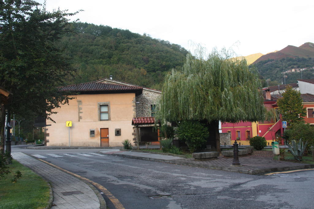 La Casona De Entralgo Hostal Pola de Laviana Exterior foto